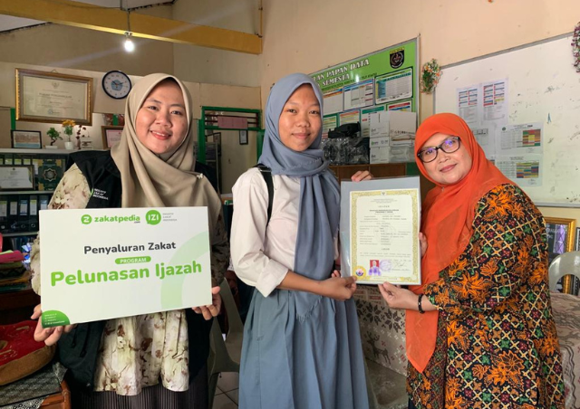  IZI & Zakatpedia Tebus Ijazah Putri, Anak yang Berjuang Sepeninggal Orang-Orang Tercinta