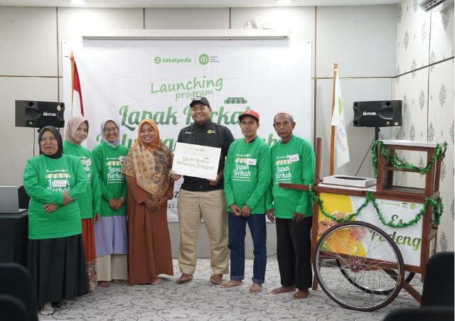  IZI Bersama Zakatpedia Resmikan Program Lapak Berkah Keluarga Tangguh