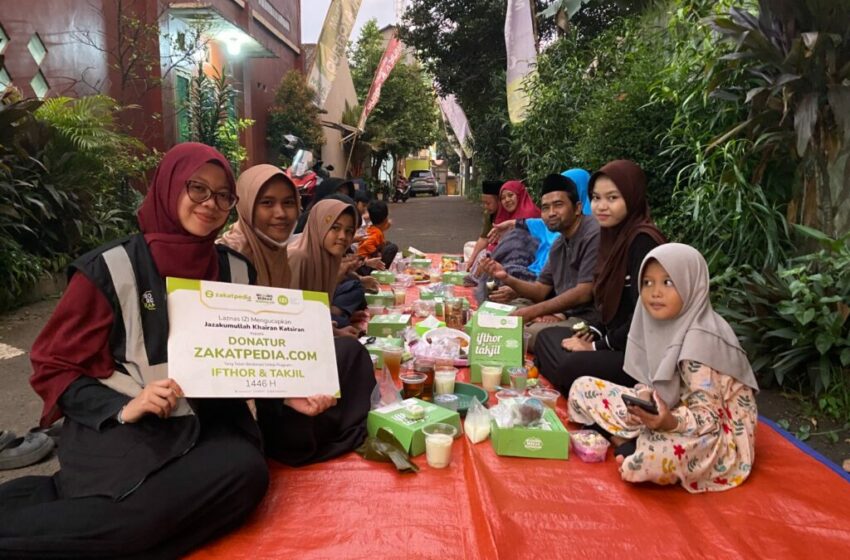  IZI Bersama Zakatpedia Salurkan Paket Berbuka Puasa untuk Warga Bojongsari, Bekasi